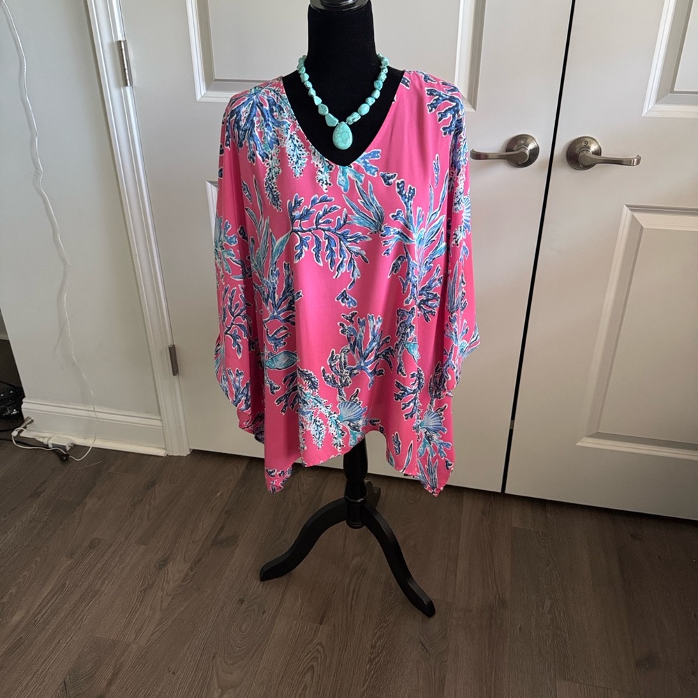Belle by Kim Gravel Pink Coral shell Print Poncho with Teal Accents. NWOT.